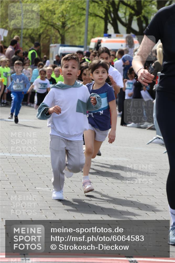 07.04.2024 - 43. Internationalen Wilhelmsburger Insellauf Strokosch-Dieckow http://msf.ph/oto/6064583 07.04.2024 13:11:05 Ziel 39, 90, 99, 169, 180, 292, 313, 338, 365, 414, 591, 592, 593, 674, 707, 710, 716, 717, 718, 729, 743, 752, 895, 902, 913, 924, 944, 955, 1067, 1121, 1130, 1137, 2396 meine-sportfotos.de