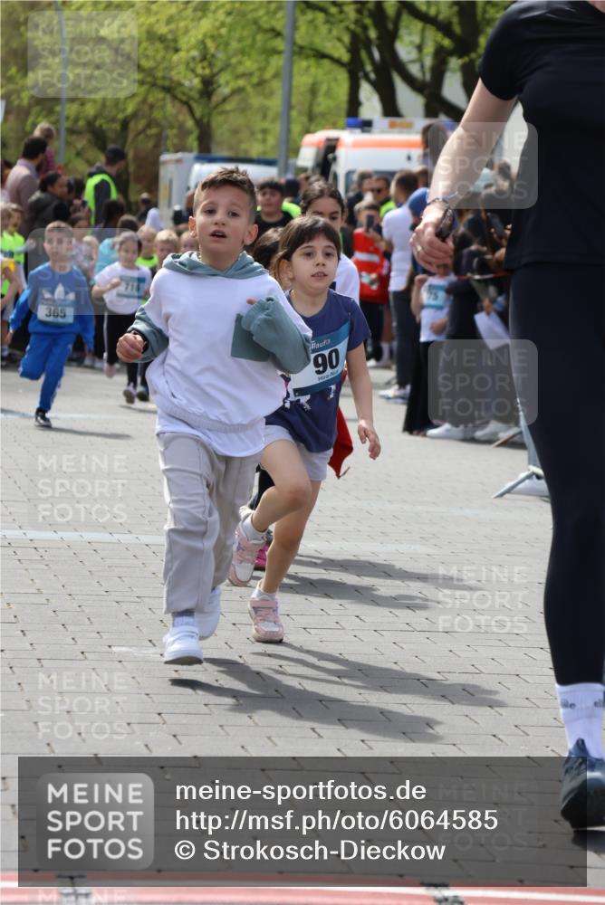 07.04.2024 - 43. Internationalen Wilhelmsburger Insellauf Strokosch-Dieckow http://msf.ph/oto/6064585 07.04.2024 13:11:05 Ziel 39, 90, 99, 169, 180, 292, 313, 338, 365, 414, 591, 592, 593, 674, 707, 710, 716, 717, 718, 729, 743, 752, 895, 902, 913, 924, 944, 955, 1067, 1121, 1130, 1137, 2396 meine-sportfotos.de