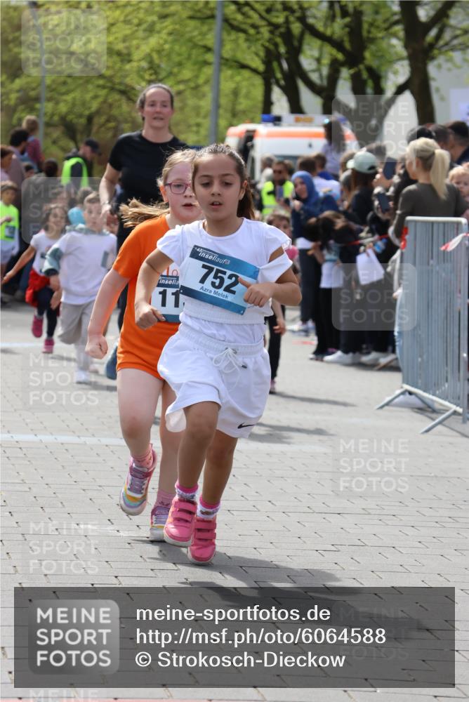 07.04.2024 - 43. Internationalen Wilhelmsburger Insellauf Strokosch-Dieckow http://msf.ph/oto/6064588 07.04.2024 13:11:02 Ziel 39, 90, 99, 168, 169, 180, 292, 310, 313, 365, 375, 399, 414, 591, 592, 593, 645, 674, 707, 710, 716, 717, 718, 725, 743, 752, 913, 924, 944, 1067, 1121, 1130, 1137, 2396 meine-sportfotos.de