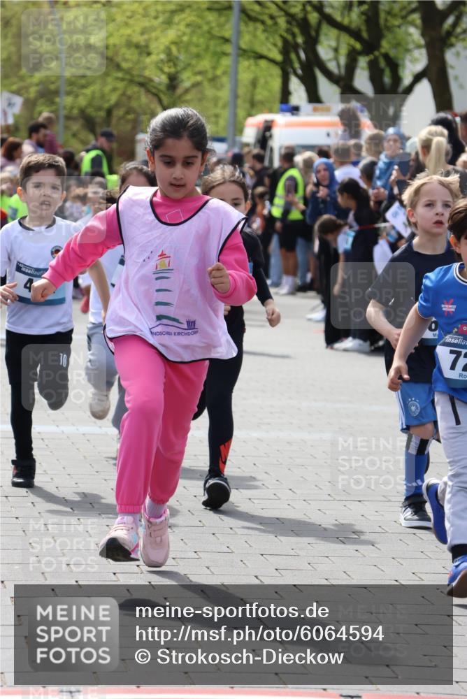 07.04.2024 - 43. Internationalen Wilhelmsburger Insellauf Strokosch-Dieckow http://msf.ph/oto/6064594 07.04.2024 13:10:57 Ziel 39, 90, 94, 168, 169, 180, 292, 310, 313, 329, 365, 375, 399, 414, 589, 645, 717, 718, 725, 728, 743, 752, 899, 905, 913, 924, 1130, 1137 meine-sportfotos.de