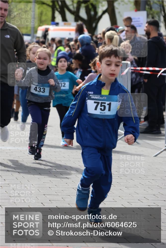 07.04.2024 - 43. Internationalen Wilhelmsburger Insellauf Strokosch-Dieckow http://msf.ph/oto/6064625 07.04.2024 13:10:33 Ziel 26, 37, 89, 304, 334, 336, 367, 411, 433, 631, 655, 711, 720, 721, 732, 738, 744, 750, 751, 894, 903, 910, 918, 925, 945, 947, 952, 956, 957, 1075 meine-sportfotos.de