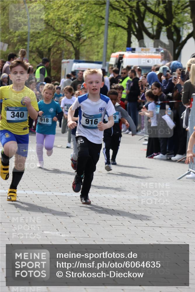 07.04.2024 - 43. Internationalen Wilhelmsburger Insellauf Strokosch-Dieckow http://msf.ph/oto/6064635 07.04.2024 13:10:24 Ziel 89, 129, 179, 290, 305, 334, 336, 340, 433, 447, 594, 599, 655, 721, 730, 732, 744, 750, 751, 762, 768, 900, 903, 910, 914, 916, 918, 945, 947 meine-sportfotos.de