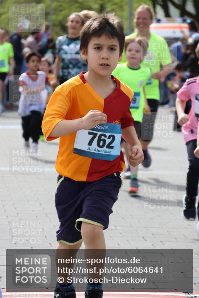 07.04.2024 - 43. Internationalen Wilhelmsburger Insellauf Strokosch-Dieckow http://msf.ph/oto/6064641 07.04.2024 13:10:18 Ziel 32, 89, 129, 179, 290, 305, 340, 447, 594, 599, 600, 655, 715, 730, 762, 768, 900, 903, 910, 914, 916, 918, 945, 1086 meine-sportfotos.de