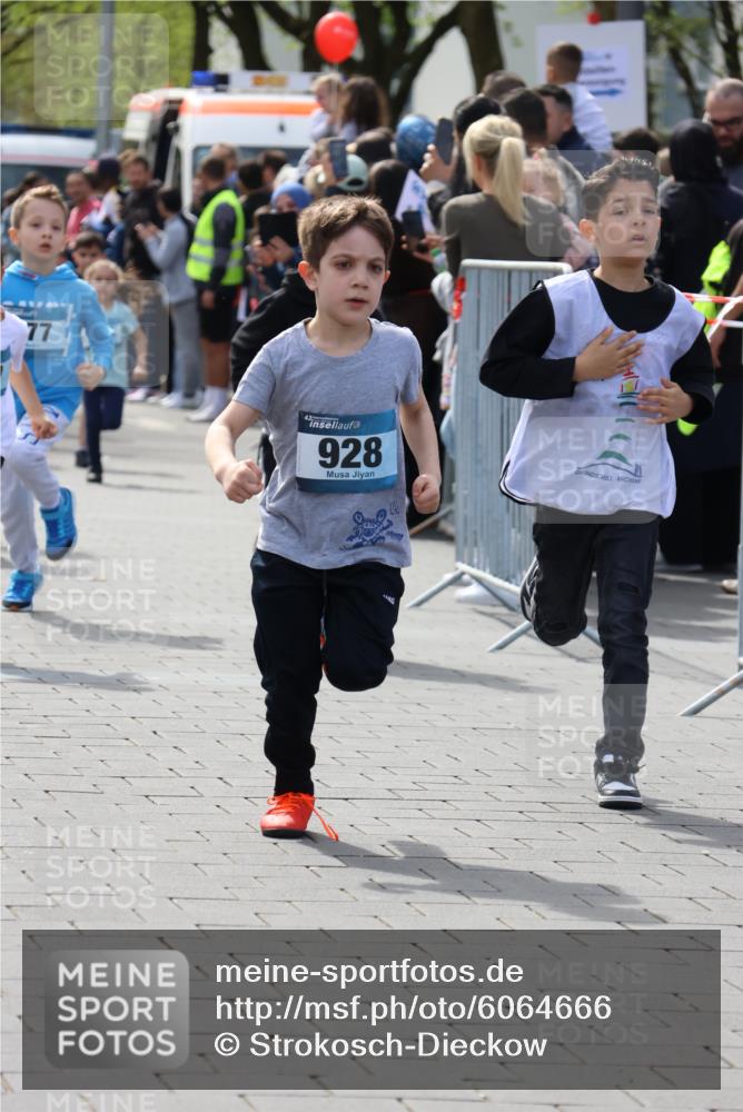 07.04.2024 - 43. Internationalen Wilhelmsburger Insellauf Strokosch-Dieckow http://msf.ph/oto/6064666 07.04.2024 13:09:59 Ziel 71, 108, 128, 177, 229, 297, 330, 409, 410, 436, 595, 596, 602, 604, 605, 680, 736, 740, 745, 747, 755, 776, 897, 928, 934, 1070, 1109 meine-sportfotos.de