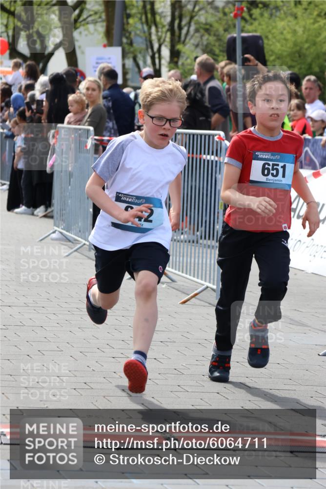 07.04.2024 - 43. Internationalen Wilhelmsburger Insellauf Strokosch-Dieckow http://msf.ph/oto/6064711 07.04.2024 13:09:20 Ziel 294, 642, 651, 1064 meine-sportfotos.de