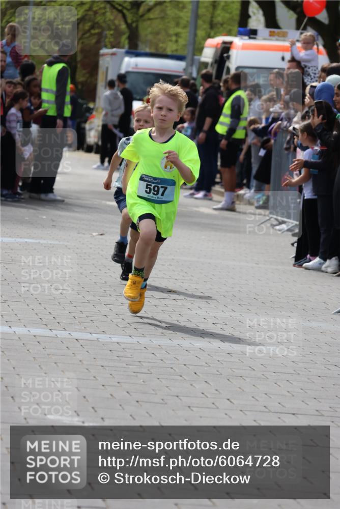 07.04.2024 - 43. Internationalen Wilhelmsburger Insellauf Strokosch-Dieckow http://msf.ph/oto/6064728 07.04.2024 13:09:04 Ziel 15, 597, 628, 746 meine-sportfotos.de