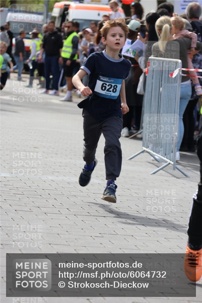07.04.2024 - 43. Internationalen Wilhelmsburger Insellauf Strokosch-Dieckow http://msf.ph/oto/6064732 07.04.2024 13:09:00 Ziel 15, 597, 628, 746 meine-sportfotos.de