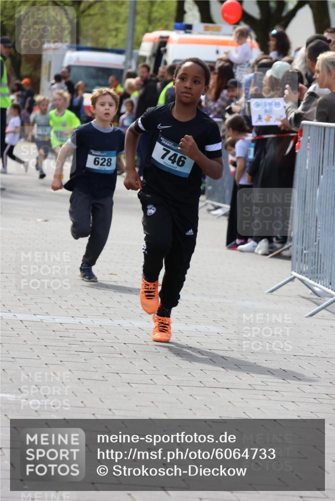 07.04.2024 - 43. Internationalen Wilhelmsburger Insellauf Strokosch-Dieckow http://msf.ph/oto/6064733 07.04.2024 13:08:58 Ziel 15, 597, 628, 746 meine-sportfotos.de