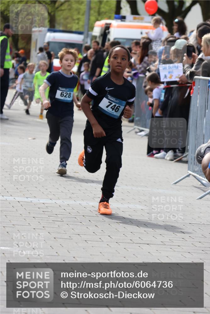 07.04.2024 - 43. Internationalen Wilhelmsburger Insellauf Strokosch-Dieckow http://msf.ph/oto/6064736 07.04.2024 13:08:58 Ziel 15, 597, 628, 746 meine-sportfotos.de