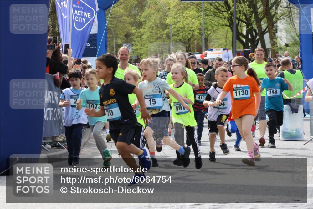07.04.2024 - 43. Internationalen Wilhelmsburger Insellauf Strokosch-Dieckow http://msf.ph/oto/6064754 07.04.2024 13:04:42 Ziel 3107, 3108, 32, 37, 53, 68, 92, 108, 229, 334, 336, 337, 338, 339, 340, 342, 343, 365, 367, 375, 390, 399, 409, 410, 411, 412, 414, 433, 436, 445, 447, 588, 602, 605, 628, 642, 651, 712, 713, 715, 716, 717, 719, 720, 721, 723, 724, 725, 727, 728, 729, 730, 743, 744, 745, 746, 747, 748, 749, 750, 752, 753, 754, 913, 914, 915, 916, 918, 920, 921, 922, 923, 924, 925, 926, 1070, 1075, 1076, 1086, 1114, 1115, 1125, 1128 meine-sportfotos.de