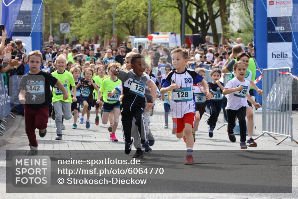 07.04.2024 - 43. Internationalen Wilhelmsburger Insellauf Strokosch-Dieckow http://msf.ph/oto/6064770 07.04.2024 13:04:34 Ziel 2, 15, 30, 32, 37, 39, 66, 68, 70, 71, 81, 92, 99, 128, 129, 228, 289, 290, 294, 297, 304, 305, 327, 329, 330, 410, 414, 433, 440, 442, 589, 590, 591, 592, 593, 594, 595, 596, 597, 598, 599, 600, 706, 711, 713, 732, 736, 738, 740, 746, 747, 748, 1064, 1073, 1075, 1109, 1130 meine-sportfotos.de