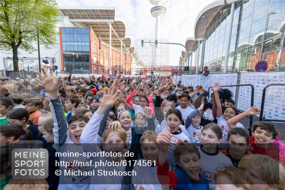 27.04.2024 - Das Zehntel Michael Strokosch http://msf.ph/oto/6174561 27.04.2024 08:16:28 Allgemein zum Event 1238, 231, 29, 18, 150, 9, 500, 6 meine-sportfotos.de