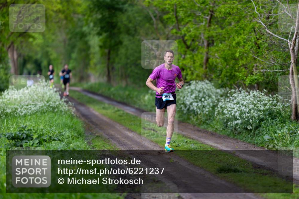 05.05.2024 - 7. Wedeler Halbmarathon Michael Strokosch http://msf.ph/oto/6221237 05.05.2024 10:23:33 Laufen 302 meine-sportfotos.de