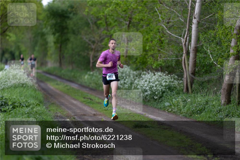 05.05.2024 - 7. Wedeler Halbmarathon Michael Strokosch http://msf.ph/oto/6221238 05.05.2024 10:23:33 Laufen 302 meine-sportfotos.de