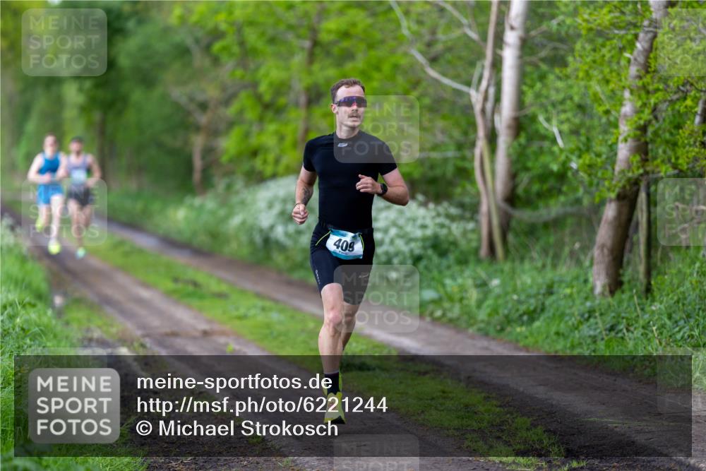 05.05.2024 - 7. Wedeler Halbmarathon Michael Strokosch http://msf.ph/oto/6221244 05.05.2024 10:23:52 Laufen 409 meine-sportfotos.de