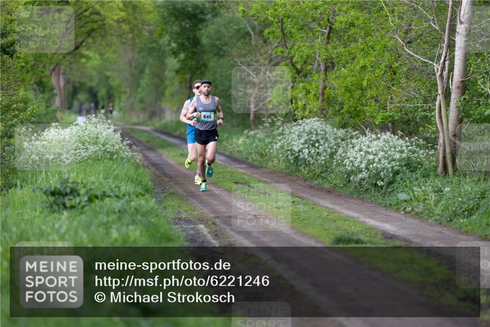 05.05.2024 - 7. Wedeler Halbmarathon Michael Strokosch http://msf.ph/oto/6221246 05.05.2024 10:23:55 Laufen 645 meine-sportfotos.de