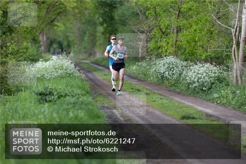 05.05.2024 - 7. Wedeler Halbmarathon Michael Strokosch http://msf.ph/oto/6221247 05.05.2024 10:23:55 Laufen 645 meine-sportfotos.de