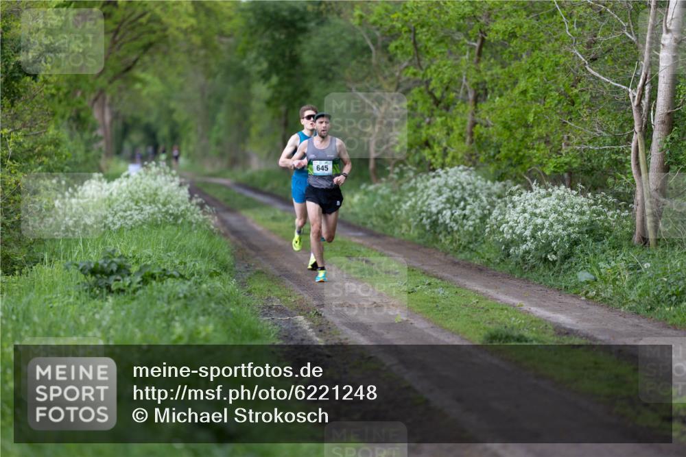 05.05.2024 - 7. Wedeler Halbmarathon Michael Strokosch http://msf.ph/oto/6221248 05.05.2024 10:23:55 Laufen 645 meine-sportfotos.de