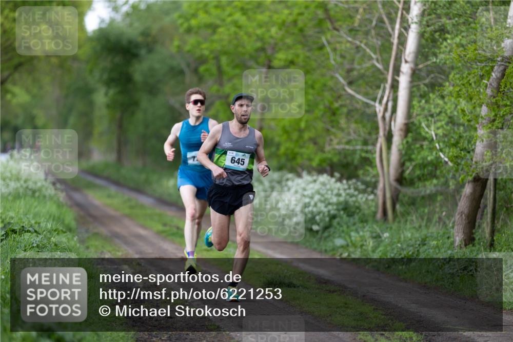 05.05.2024 - 7. Wedeler Halbmarathon Michael Strokosch http://msf.ph/oto/6221253 05.05.2024 10:23:58 Laufen 645 meine-sportfotos.de
