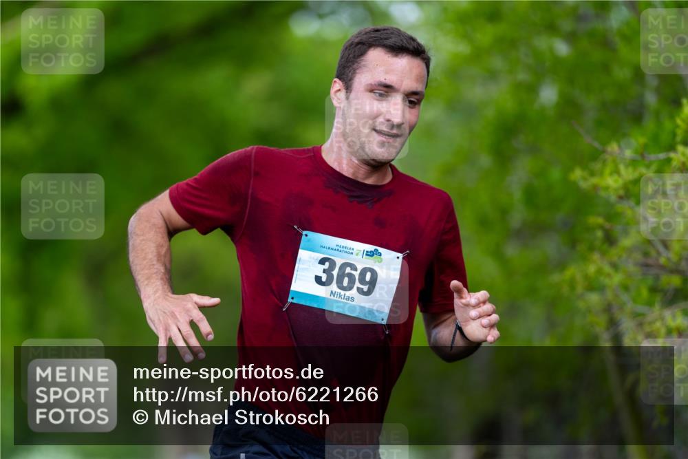 05.05.2024 - 7. Wedeler Halbmarathon Michael Strokosch http://msf.ph/oto/6221266 05.05.2024 10:24:35 Laufen 369 meine-sportfotos.de