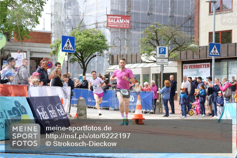 05.05.2024 - 7. Wedeler Halbmarathon Strokosch-Dieckow http://msf.ph/oto/6222197 05.05.2024 11:18:17 Ziel 90, 302, 591, 908 meine-sportfotos.de