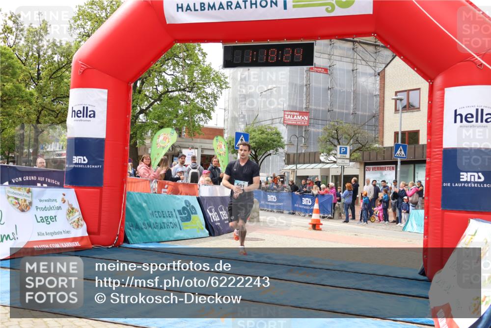 05.05.2024 - 7. Wedeler Halbmarathon Strokosch-Dieckow http://msf.ph/oto/6222243 05.05.2024 11:18:23 Ziel 591, 904, 908 meine-sportfotos.de