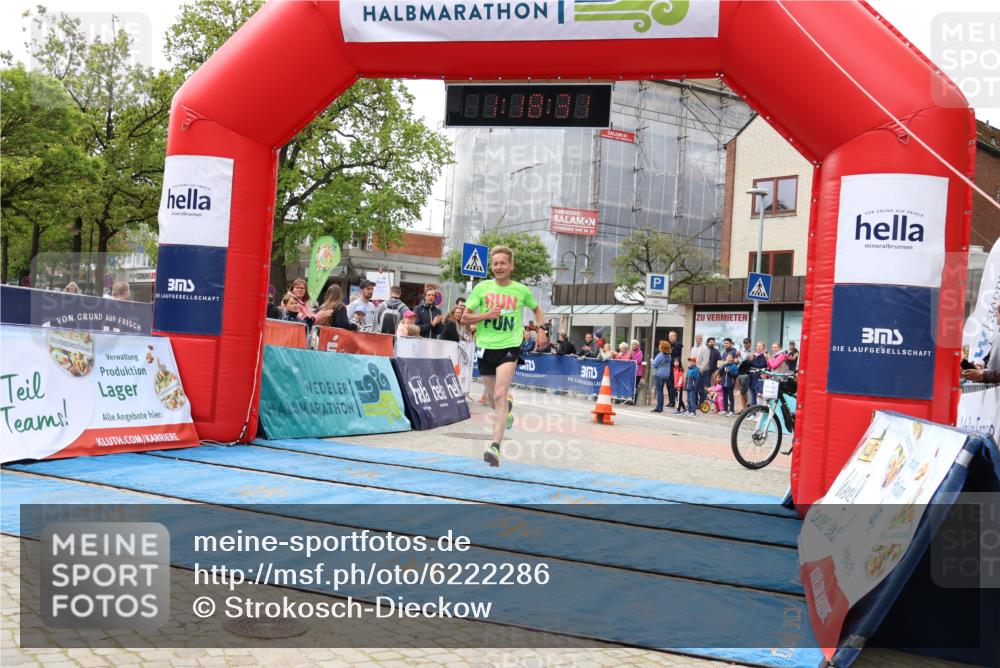 05.05.2024 - 7. Wedeler Halbmarathon Strokosch-Dieckow http://msf.ph/oto/6222286 05.05.2024 11:18:30 Ziel 904 meine-sportfotos.de
