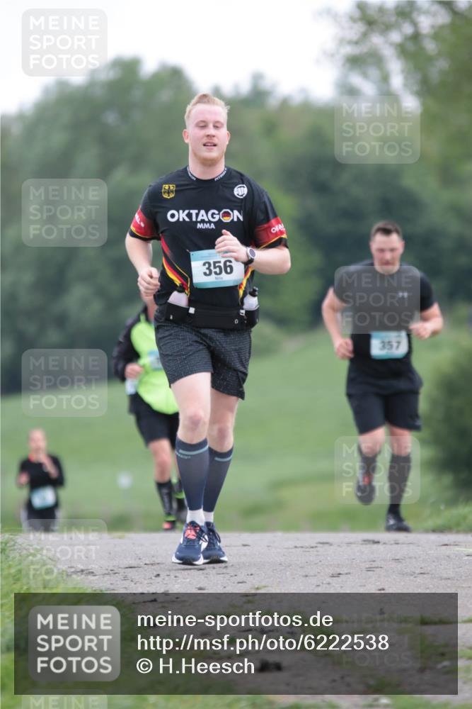 05.05.2024 - 7. Wedeler Halbmarathon H.Heesch http://msf.ph/oto/6222538 05.05.2024 11:17:52 Laufen 356, 357 meine-sportfotos.de