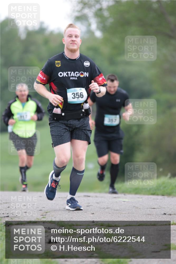 05.05.2024 - 7. Wedeler Halbmarathon H.Heesch http://msf.ph/oto/6222544 05.05.2024 11:17:53 Laufen 356, 357 meine-sportfotos.de