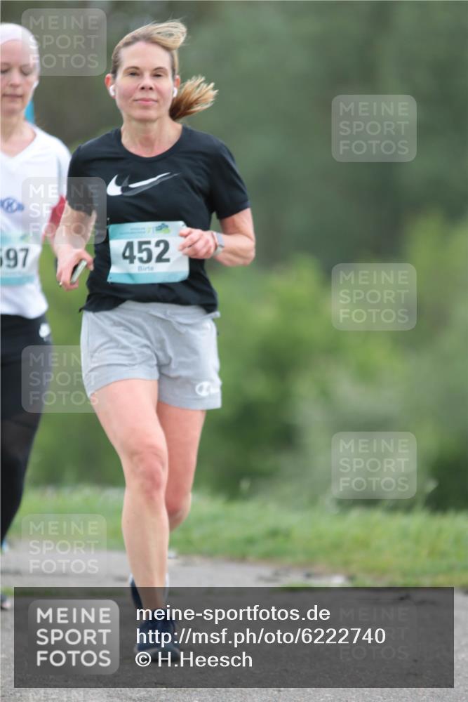05.05.2024 - 7. Wedeler Halbmarathon H.Heesch http://msf.ph/oto/6222740 05.05.2024 11:18:11 Laufen 597, 452 meine-sportfotos.de