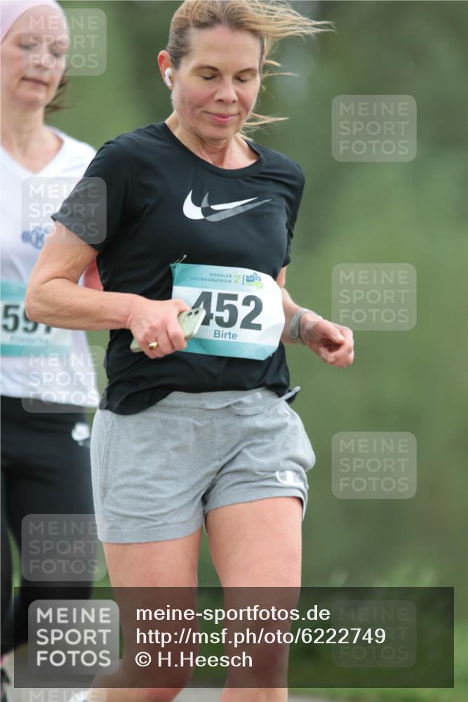 05.05.2024 - 7. Wedeler Halbmarathon H.Heesch http://msf.ph/oto/6222749 05.05.2024 11:18:13 Laufen 597, 452 meine-sportfotos.de