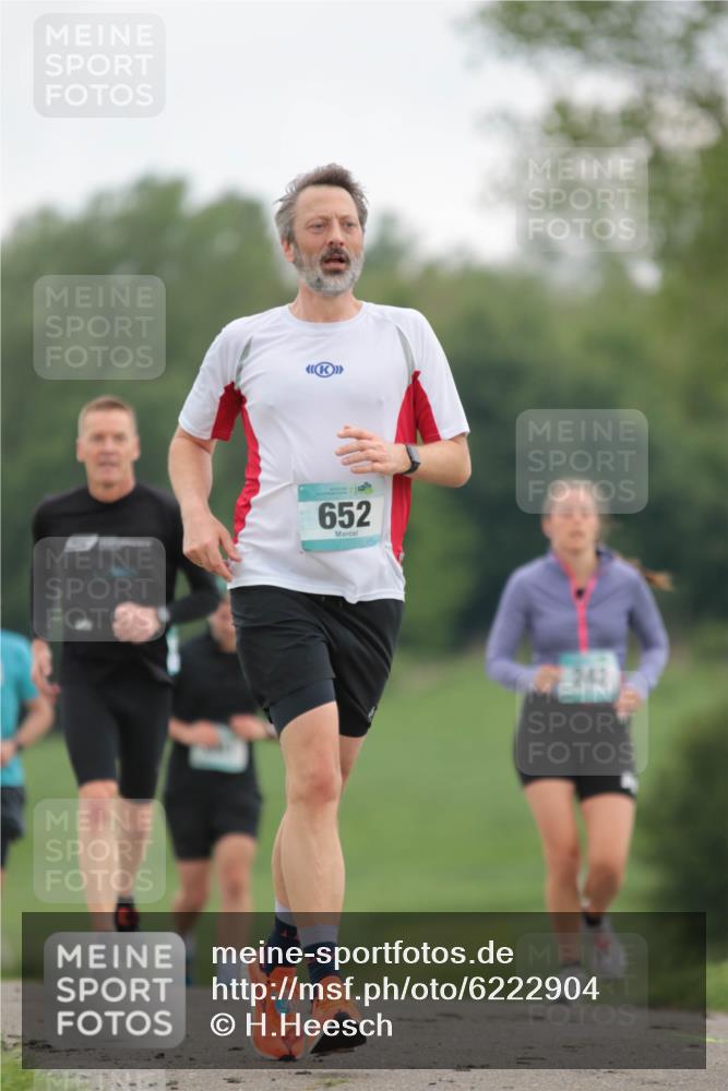 05.05.2024 - 7. Wedeler Halbmarathon H.Heesch http://msf.ph/oto/6222904 05.05.2024 11:18:37 Laufen 652, 242 meine-sportfotos.de