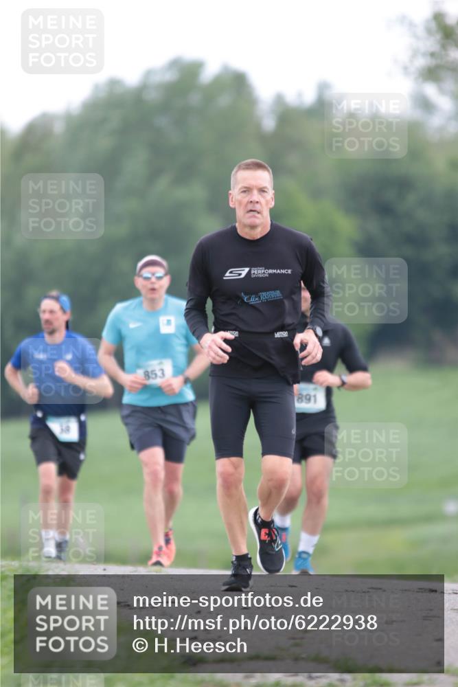 05.05.2024 - 7. Wedeler Halbmarathon H.Heesch http://msf.ph/oto/6222938 05.05.2024 11:18:38 Laufen 853, 891 meine-sportfotos.de