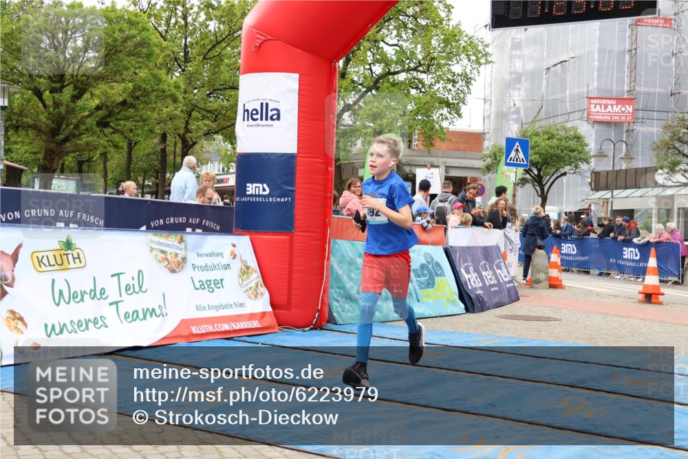 05.05.2024 - 7. Wedeler Halbmarathon Strokosch-Dieckow http://msf.ph/oto/6223979 05.05.2024 11:23:09 Ziel 240, 492 meine-sportfotos.de