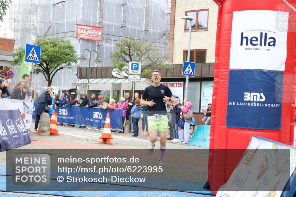 05.05.2024 - 7. Wedeler Halbmarathon Strokosch-Dieckow http://msf.ph/oto/6223995 05.05.2024 11:23:16 Ziel 240, 842, 846 meine-sportfotos.de