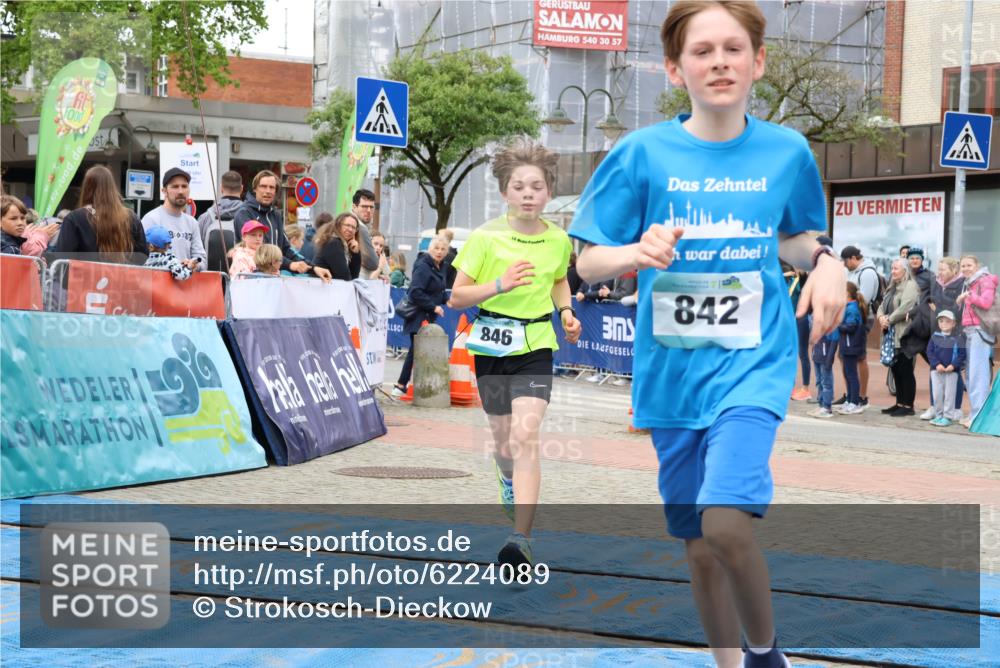 05.05.2024 - 7. Wedeler Halbmarathon Strokosch-Dieckow http://msf.ph/oto/6224089 05.05.2024 11:23:21 Ziel 524, 842, 846 meine-sportfotos.de