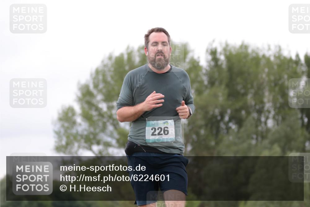 05.05.2024 - 7. Wedeler Halbmarathon H.Heesch http://msf.ph/oto/6224601 05.05.2024 11:22:49 Laufen 56, 226 meine-sportfotos.de
