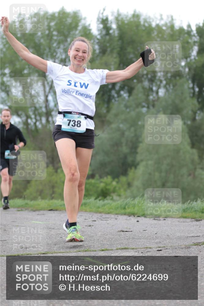 05.05.2024 - 7. Wedeler Halbmarathon H.Heesch http://msf.ph/oto/6224699 05.05.2024 11:23:12 Laufen 738 meine-sportfotos.de
