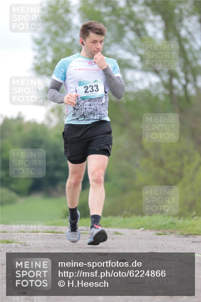 05.05.2024 - 7. Wedeler Halbmarathon H.Heesch http://msf.ph/oto/6224866 05.05.2024 11:23:26 Laufen 17, 233 meine-sportfotos.de
