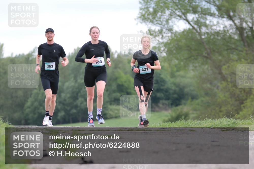 05.05.2024 - 7. Wedeler Halbmarathon H.Heesch http://msf.ph/oto/6224888 05.05.2024 11:16:03 Laufen 64, 363, 421 meine-sportfotos.de