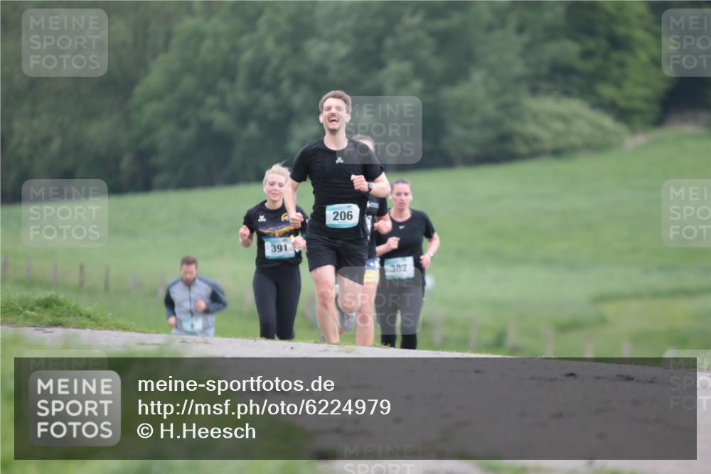 05.05.2024 - 7. Wedeler Halbmarathon H.Heesch http://msf.ph/oto/6224979 05.05.2024 11:16:45 Laufen 391, 206, 382 meine-sportfotos.de