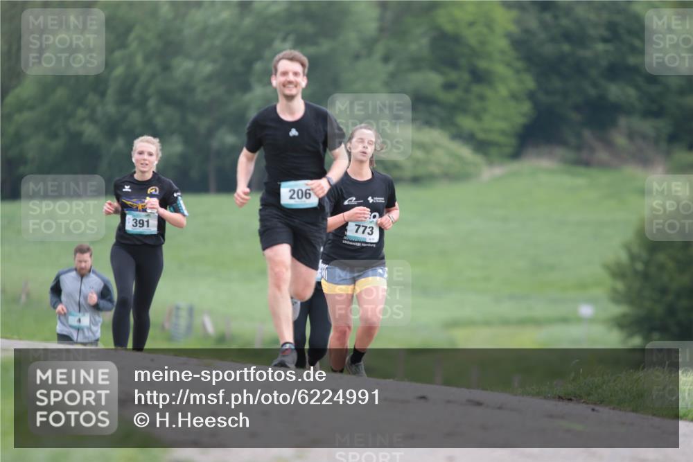 05.05.2024 - 7. Wedeler Halbmarathon H.Heesch http://msf.ph/oto/6224991 05.05.2024 11:16:46 Laufen 391, 206, 773 meine-sportfotos.de
