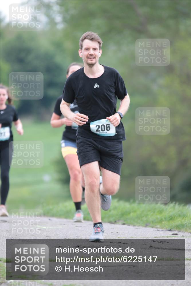 05.05.2024 - 7. Wedeler Halbmarathon H.Heesch http://msf.ph/oto/6225147 05.05.2024 11:16:50 Laufen 37, 206 meine-sportfotos.de