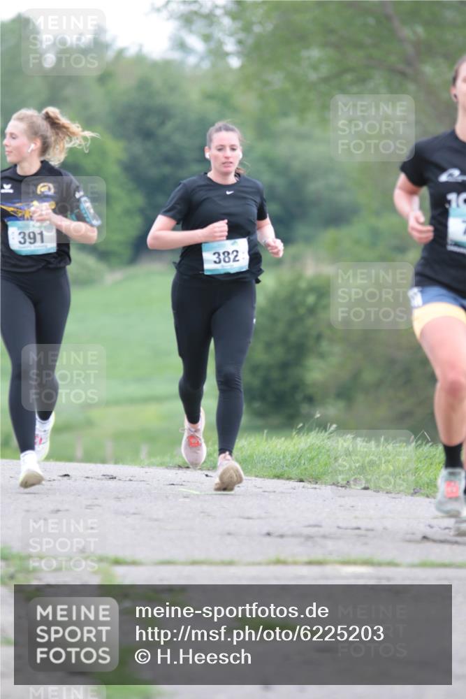 05.05.2024 - 7. Wedeler Halbmarathon H.Heesch http://msf.ph/oto/6225203 05.05.2024 11:16:52 Laufen 391, 382, 10 meine-sportfotos.de