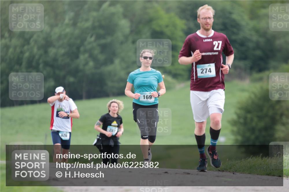 05.05.2024 - 7. Wedeler Halbmarathon H.Heesch http://msf.ph/oto/6225382 05.05.2024 11:17:17 Laufen 626, 287, 169, 27, 274 meine-sportfotos.de