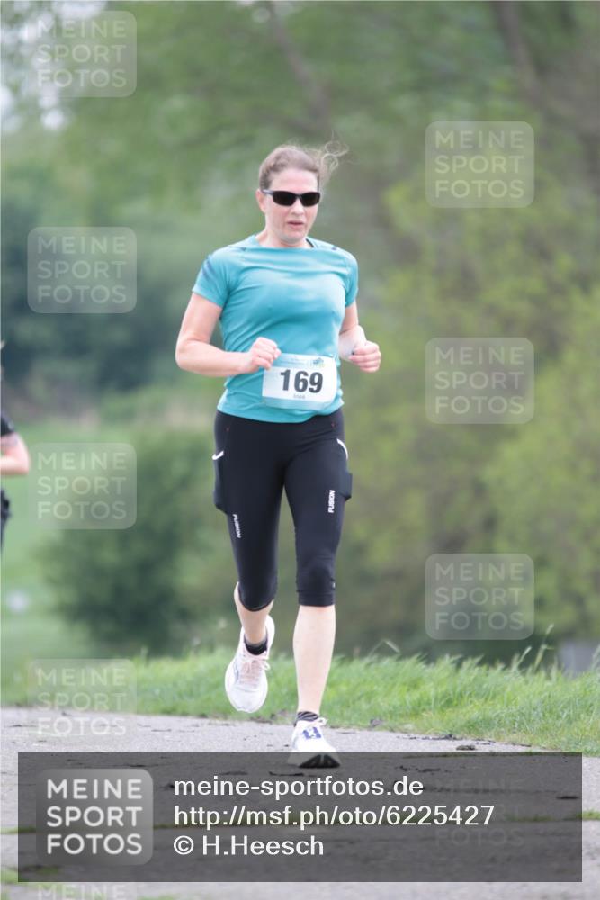 05.05.2024 - 7. Wedeler Halbmarathon H.Heesch http://msf.ph/oto/6225427 05.05.2024 11:17:21 Laufen 169 meine-sportfotos.de