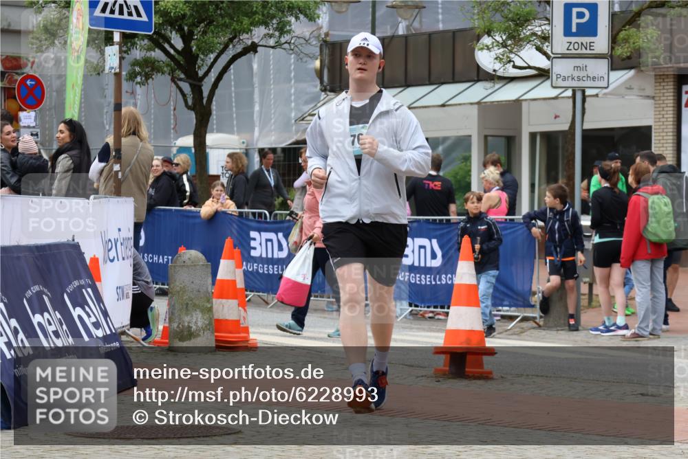 05.05.2024 - 7. Wedeler Halbmarathon Strokosch-Dieckow http://msf.ph/oto/6228993 05.05.2024 12:06:18 Ziel 70 meine-sportfotos.de
