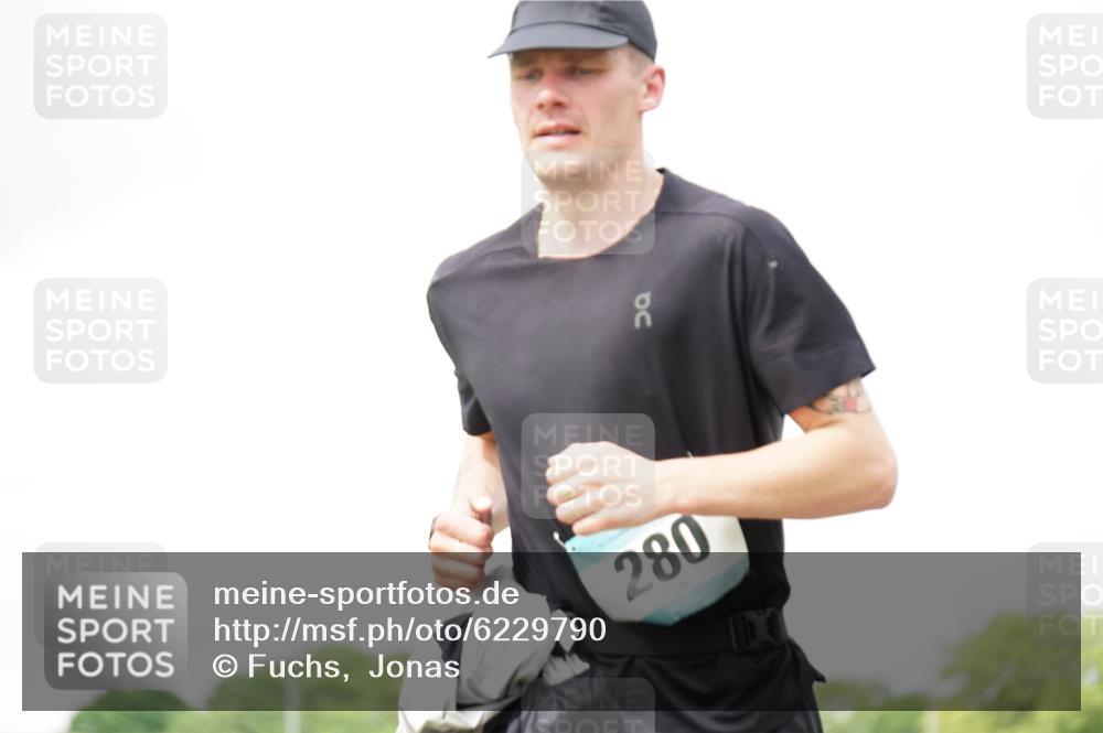 05.05.2024 - 7. Wedeler Halbmarathon Fuchs,  Jonas http://msf.ph/oto/6229790 05.05.2024 12:04:06 Laufen 280 meine-sportfotos.de