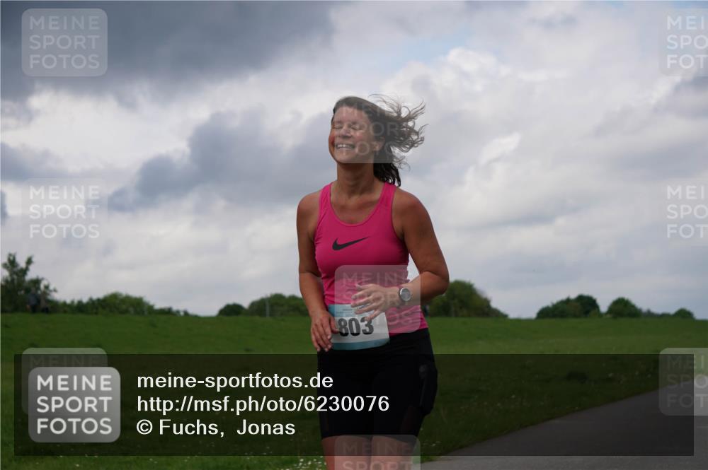 05.05.2024 - 7. Wedeler Halbmarathon Fuchs,  Jonas http://msf.ph/oto/6230076 05.05.2024 12:05:29 Laufen 803 meine-sportfotos.de
