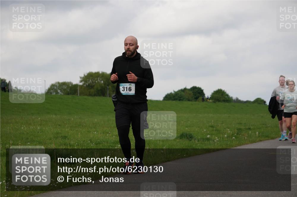 05.05.2024 - 7. Wedeler Halbmarathon Fuchs,  Jonas http://msf.ph/oto/6230130 05.05.2024 12:05:59 Laufen 316, 127 meine-sportfotos.de